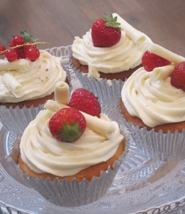 White chocolate and strawberry cupcakes / fairy cakes Pictures, Images and Photos