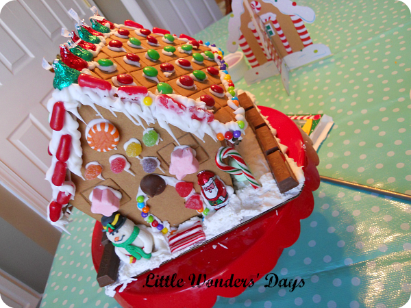 Graham Cracker Gingerbread Houses via Little Wonders' Days Gingerbread House