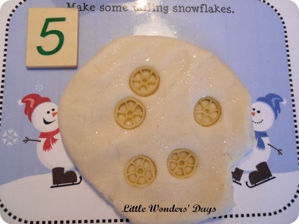 Glittered Peppermint Winter Play Dough via Little Wonders' Days Winter Play Dough recipe